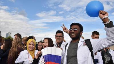 Правительство разрешило въезд иностранных студентов в Россию