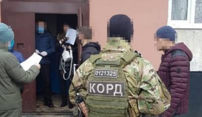 В Лисичанске женщина организовала наркопреступную группу: к "работе" привлекла даже малолетнего сына