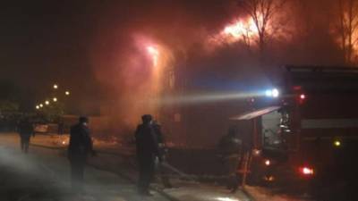 В Сургуте семь человек пострадали при пожаре