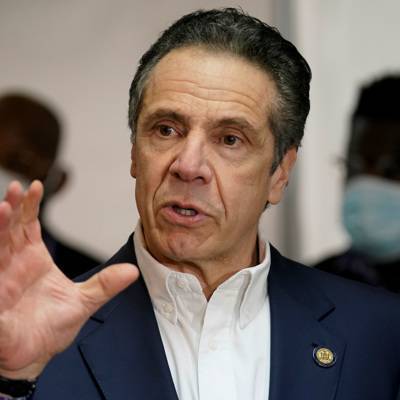 Действующая подчиненная губернатора Нью-Йорка обвинила его в неподобающем поведении