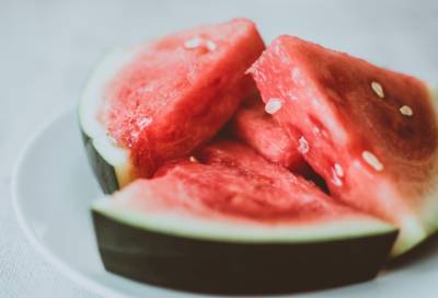 «Леноблводоканал» назвал фрукты, овощи и ягоды с самым высоким содержанием воды