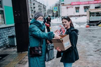 «Неделя добра»: во Всеволожске волонтеры собрали корм для бездомных животных и помогли пенсионерам