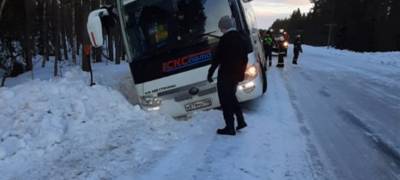 Рейсовый автобус попал в ДТП в Карелии (ФОТО)