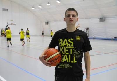 17-летнего сахалинского баскетболиста Алексея Пачуева пригласили в "Восток-65"
