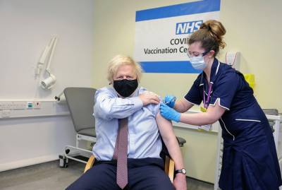 Британский премьер привился вакциной Oxford/AstraZeneca