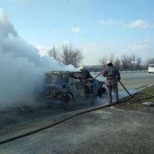 В Запорожской области загорелся Mercedes. Фото