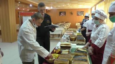 Новости на "России 24". Повара Росгвардии соревнуются в кулинарном искусстве и боевой подготовке