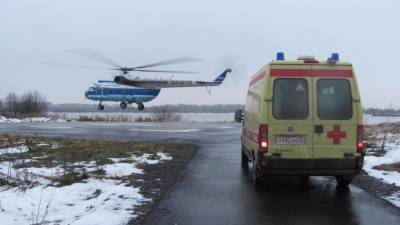 Упавшего с гаража сахалинского школьника увезли в больницу на вертолете