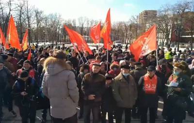 "Страна встает, народ проснулся": в Москве оппозиционные депутаты встретились со сторонниками