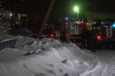 В Башкирии горел гараж, расположенный под одной крышей с домом