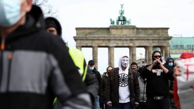 В Берлине в демонстрации против COVID-мер приняли участие неонацисты