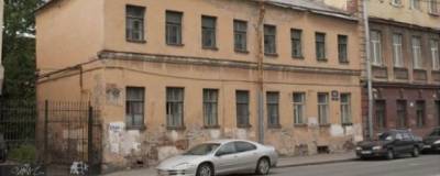 Петербуржцы добились остановки снова здания на улице Бакунина