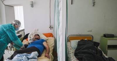 "Жизнь и смерть рядом, разделенные занавеской": уникальные фото с COVID-больницы в Коломые