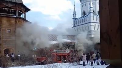 Пожар произошел в Измайловском кремле в Москве
