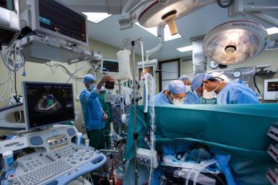 Уникальную операцию по двойной трансплантации провели врачи центра имени Шумакова – Учительская газета