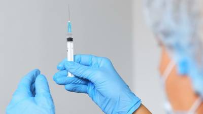 Шмыгаль заявил, что Украина подписала соглашения с шестью производителями вакцин против COVID-19