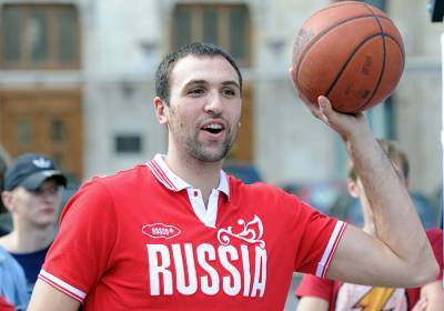 В центре Москвы автомобилист сбил чемпиона баскетболиста Никиту Шабалкина