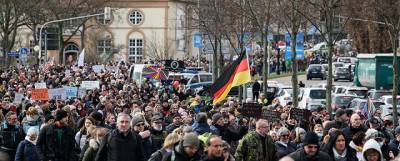 Митинг против карантина в германском Касселе перерос в столкновения