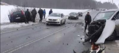 Лобовое столкновение автомобилей произошло на трассе в Карелии, 3 человека пострадали (ФОТО)