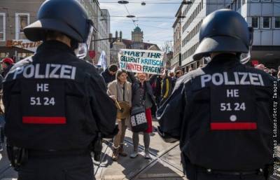 В немецком Касселе произошли столкновения противников ограничений с полицией