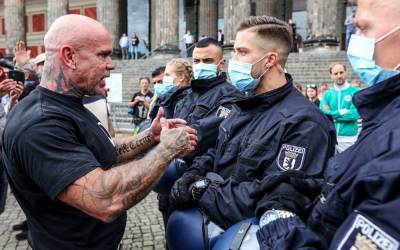 Полиция Берлина остановила демонстрацию ультраправых
