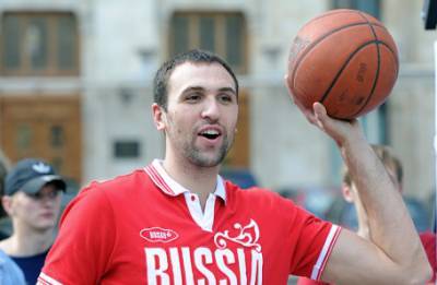 Таксист сбил баскетболиста Никиту Шабалкина в центре Москвы