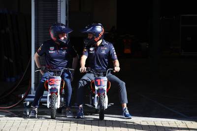 Видео: Один день Макса и Серхио базе Red Bull Racing