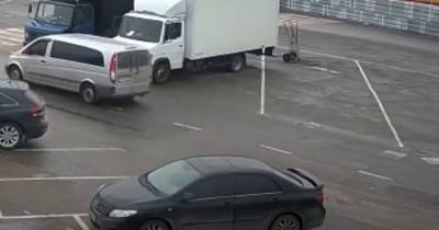 Появилось видео вооруженного нападения на рынке «7-й километр» в Одессе: забрали 14 млн гривен