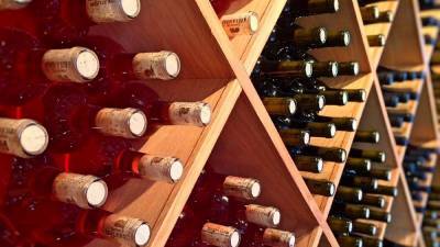 Как правильно хранить вино дома: важные советы