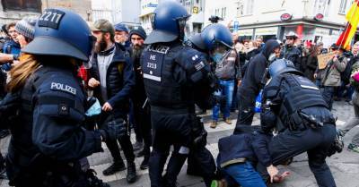 Коронавирус: Польша и Франция вводят ограничения, европейцы протестуют против локдауна