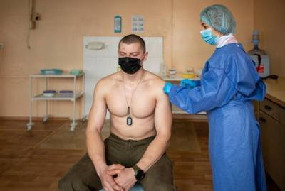В Сухопутных войсках Украины началась вакцинация против коронавируса