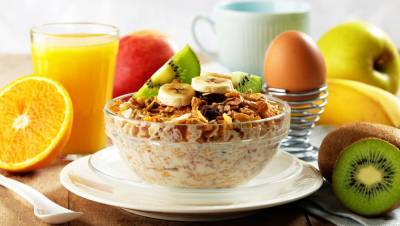 Ученые рассказали о пользе ранних завтраков