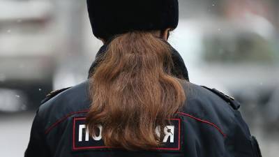 В Санкт-Петербурге задержанный мигрант ударил сотрудницу полиции