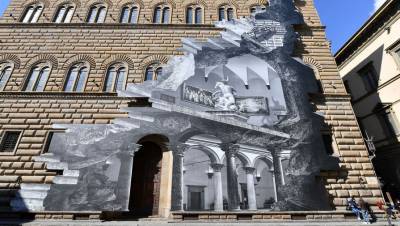 На фасаде палаццо во Флоренции появилась «Рана»