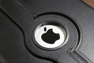 Apple оштрафовали за продажу телефонов без зарядных устройств и мира