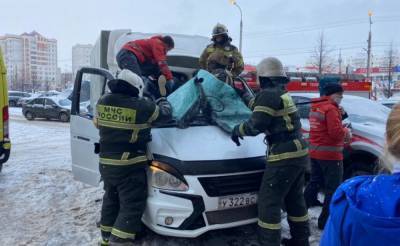 В Новочебоксарске мальчик выжил после падения с 25 этажа на машину