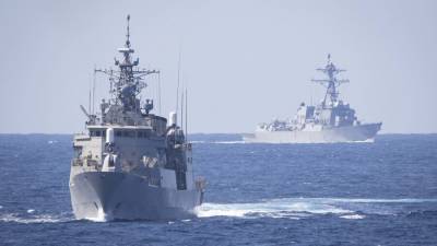 Черноморский флот начал слежение за эсминцем ВМС США