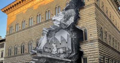 Туристы восхитились огромной "трещиной" на фасаде палаццо во Флоренции