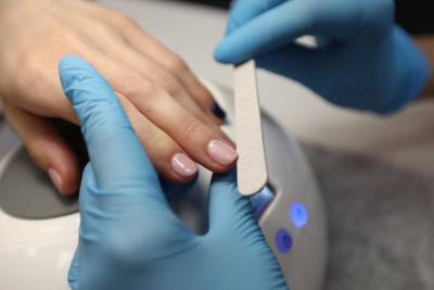 Доктор Мясников назвал болезни, о которых может сигнализировать изменение цвета ногтей