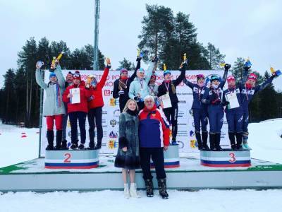 Сахалинские лыжницы Ульяна Николова и Анна Кожинова завоевали золото на первенстве страны