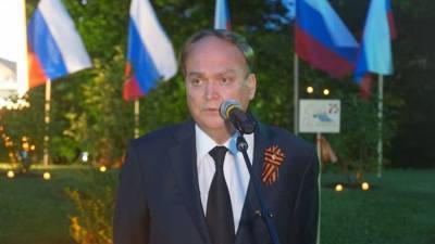Российский посол не стал отвечать на вопросы журналистов перед вылетом из США