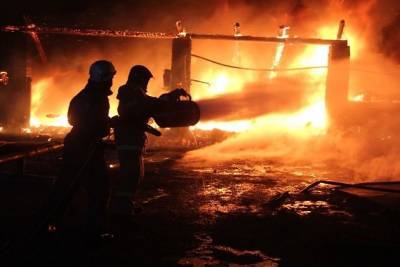Пожарные потушили ангар с тонной дизельного топлива 20 марта в Чите