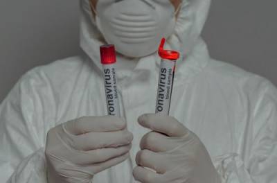 Новый удар коронавируса свалит тех, кто уже переболел: академик предупредил об опасности