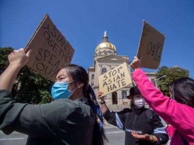 Джон Оссофф - Рафаэль Уорнок - В США прошли протесты против расизма в отношении людей с азиатскими корнями - eadaily.com - Сан-Франциско - шт. Иллинойс - шт. Джорджия - шт. Калифорния - шт.Пенсильвания