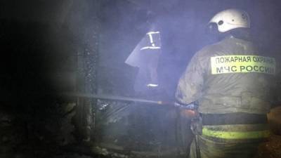 Три человека погибли при пожаре в доме в Новосибирской области