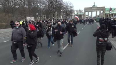 Протесты ковид-диссидентов в Европе становятся все более массовыми
