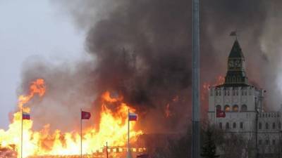 Опубликовано видео с места пожара в Измайловском Кремле