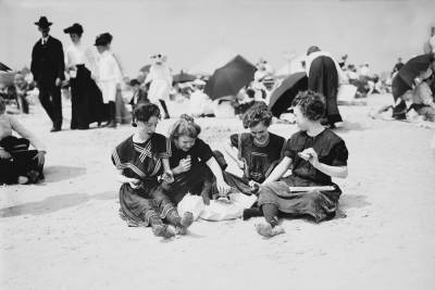 Пляжный отдых 100 лет назад: подборка старых фотографий