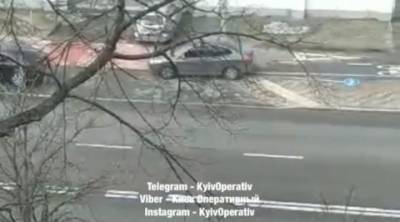 Очередной «герой парковки» в Киеве повредил дорожный знак (ВИДЕО) - enovosty.com - Киев