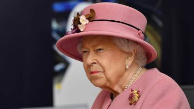 СМИ узнали клички новых корги Елизаветы II